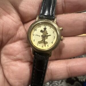 Working Vintage Disney Musical SII Collectible Gold Tone Mickey Watch 26mm Runs